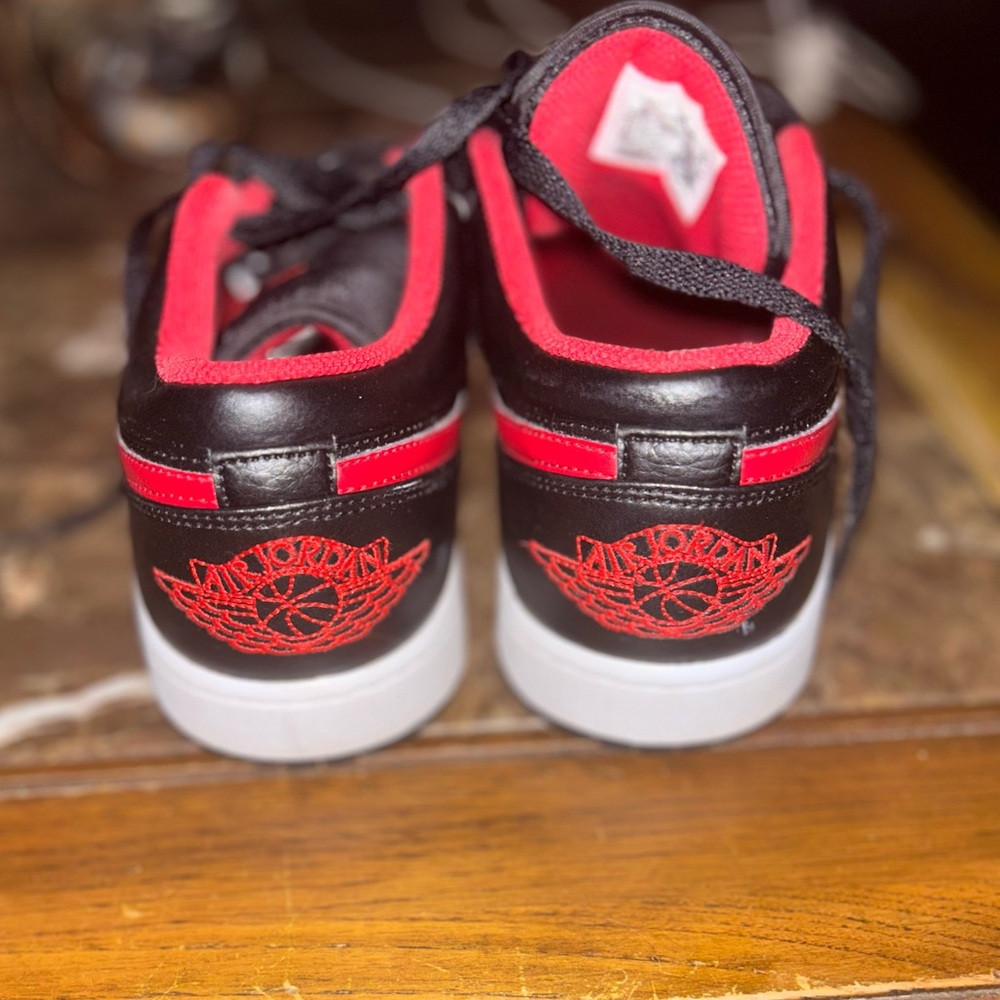 Jordan 1’s Low size(9)menGUC - Picture 4 of 5